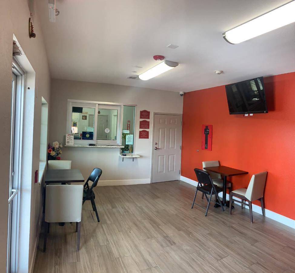Scottish Inn & Suites - Iah Airport همبل المظهر الخارجي الصورة