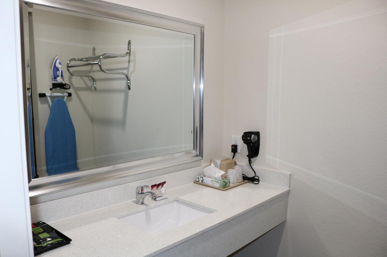 Scottish Inn & Suites - Iah Airport همبل المظهر الخارجي الصورة